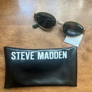 Steve Madden Black Sunglasses with Case